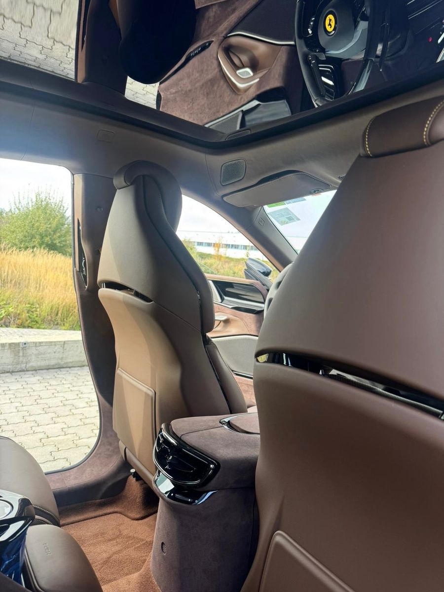 Fahrzeugabbildung Ferrari PUROSANGUE V12 CARBON LIFT PANO P25 MASSAGE FULL