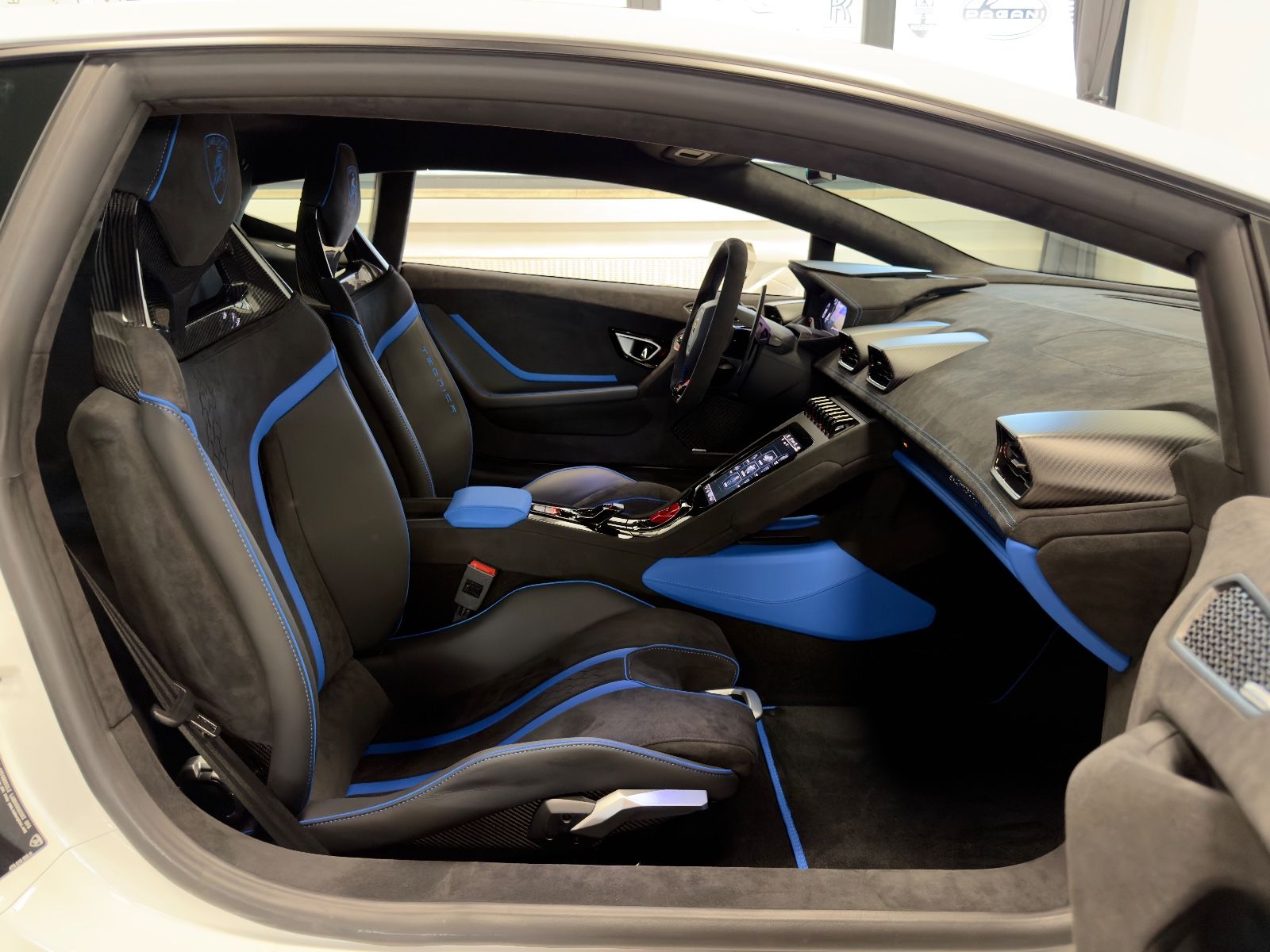 Fahrzeugabbildung Lamborghini HURACAN TECNICA CARBON EXT&INT SENSONUM FULLOPT!