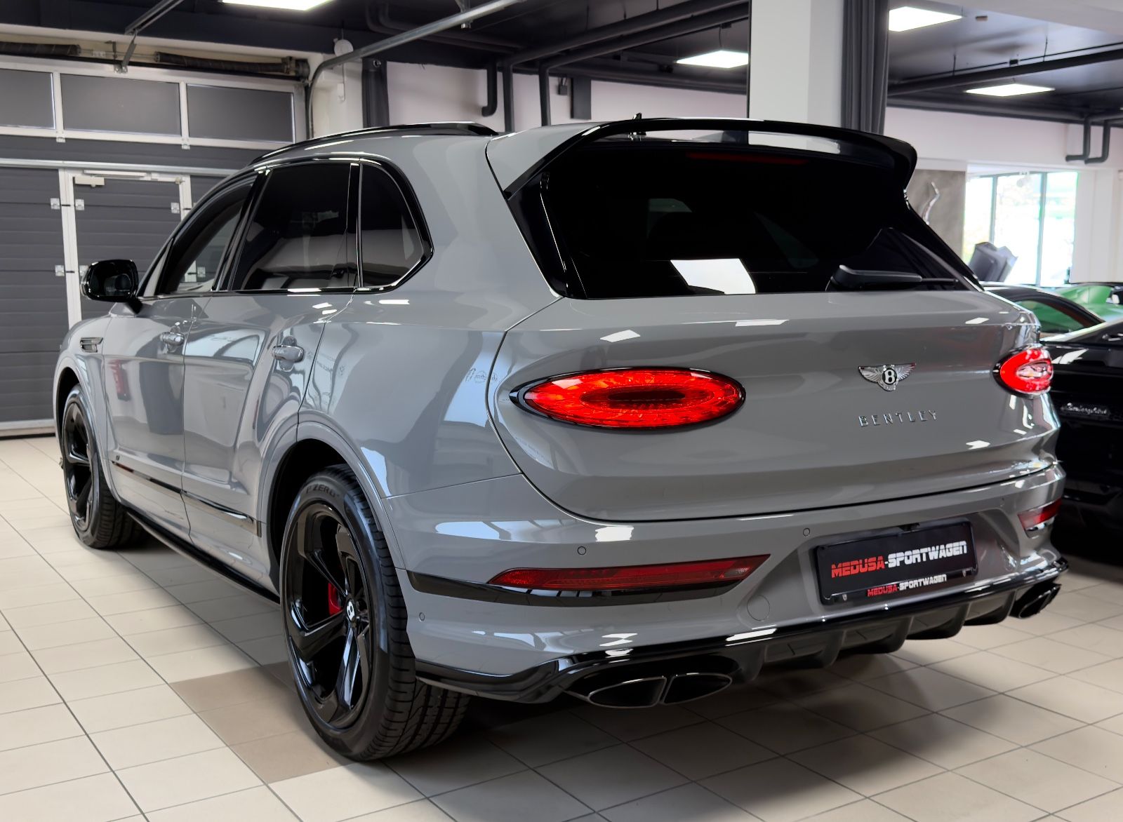 Fahrzeugabbildung Bentley BENTAYGA V8 S CARBON NAIM MASSAGE PANO FULL!