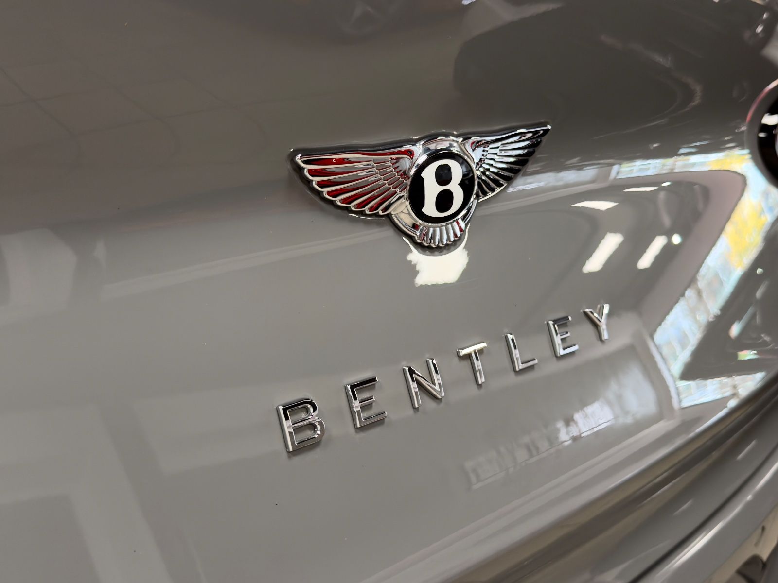 Fahrzeugabbildung Bentley BENTAYGA V8 S CARBON NAIM MASSAGE PANO FULL!