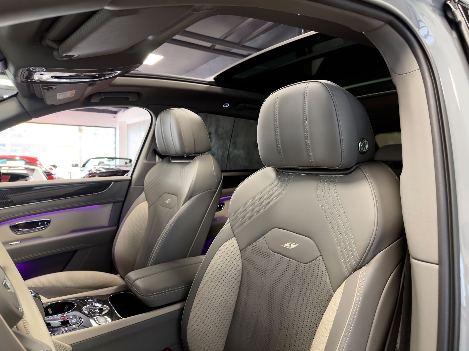 Fahrzeugabbildung Bentley BENTAYGA V8 S CARBON NAIM MASSAGE PANO FULL!