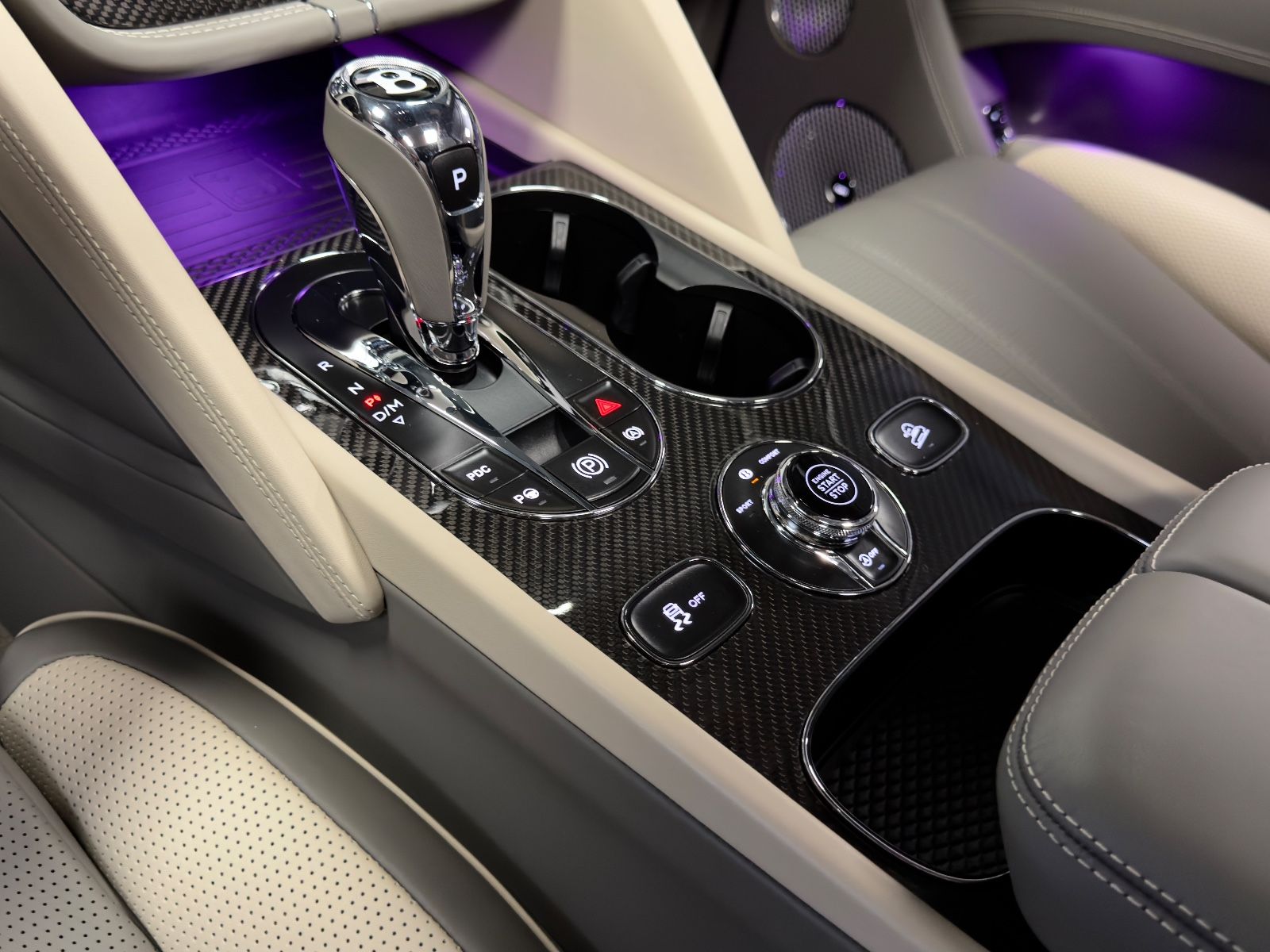 Fahrzeugabbildung Bentley BENTAYGA V8 S CARBON NAIM MASSAGE PANO FULL!