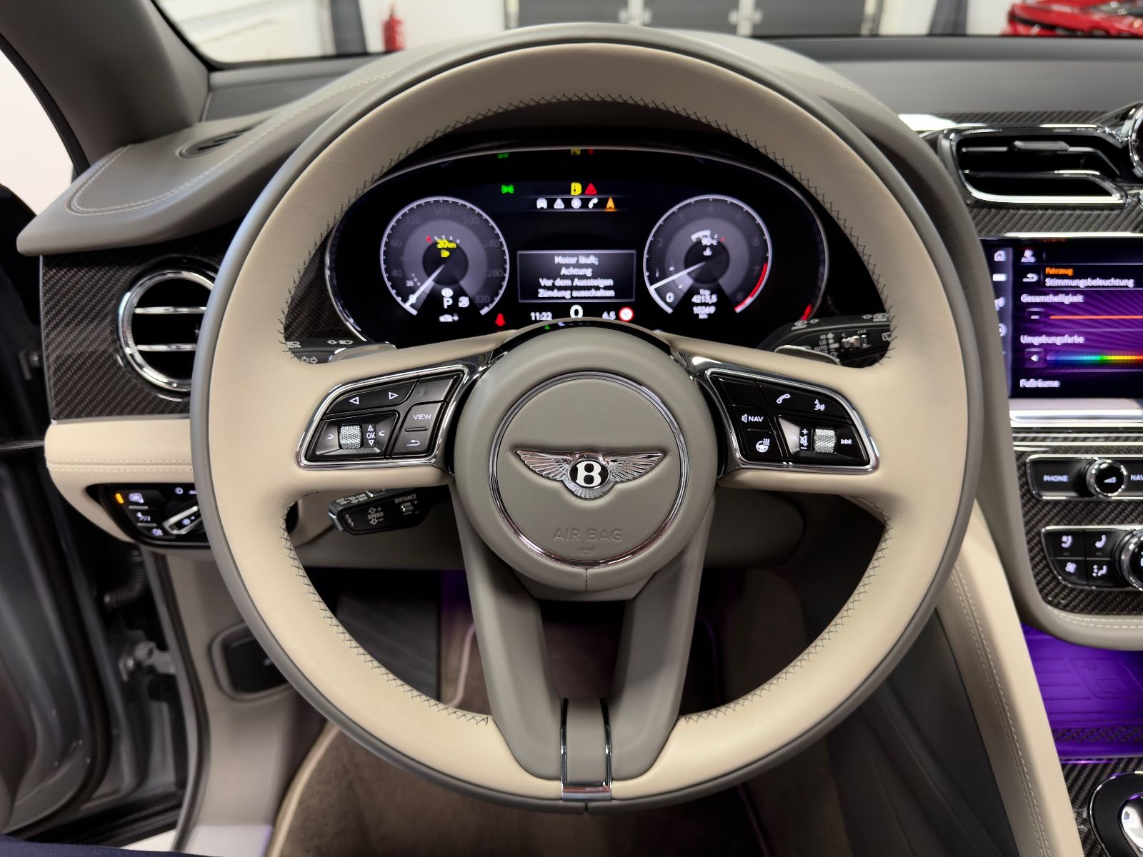 Fahrzeugabbildung Bentley BENTAYGA V8 S CARBON NAIM MASSAGE PANO FULL!