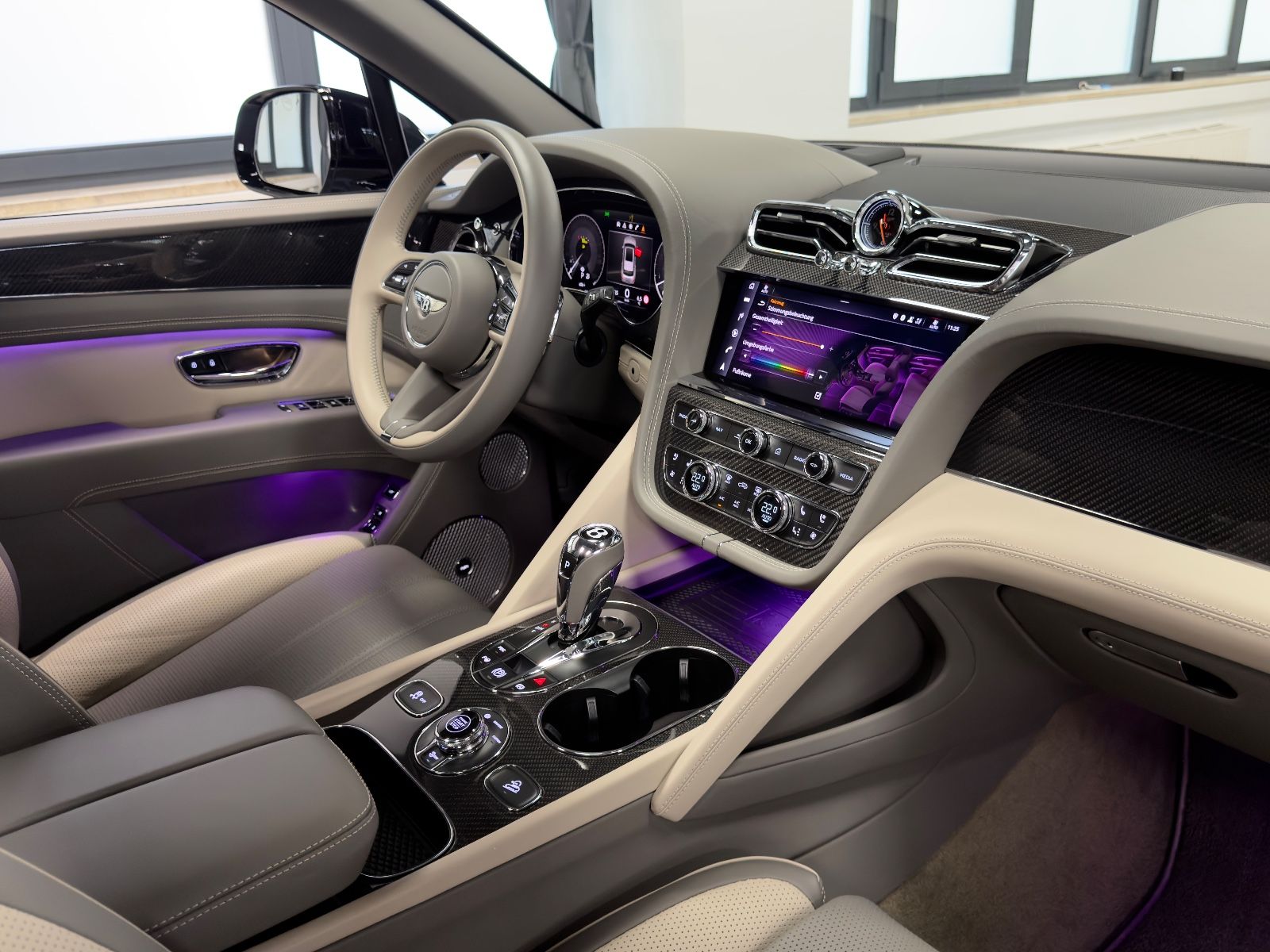 Fahrzeugabbildung Bentley BENTAYGA V8 S CARBON NAIM MASSAGE PANO FULL!