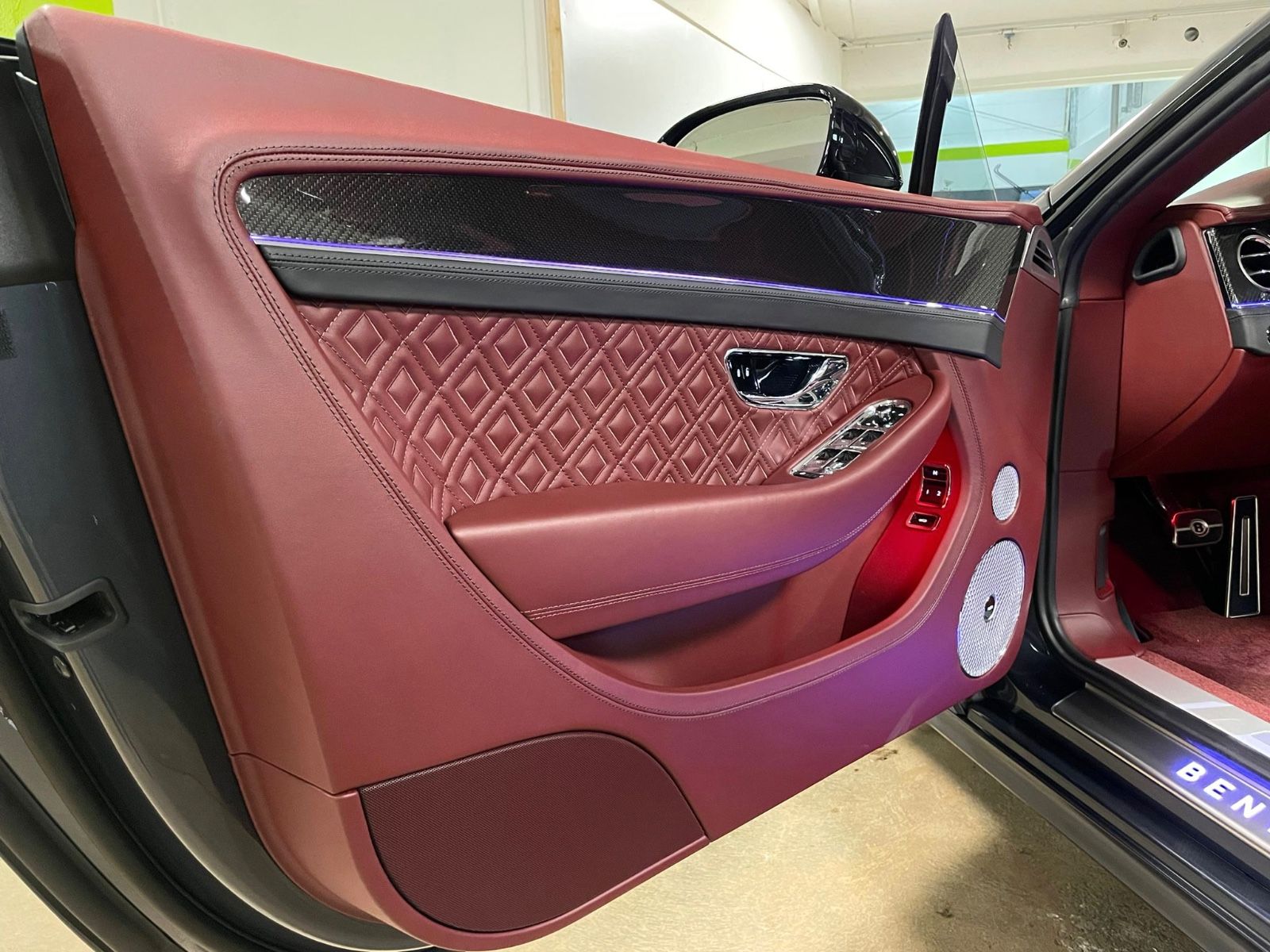 Fahrzeugabbildung Bentley CONTINENTAL GTC V8 S MULLINER CARBON FULLOPTION!