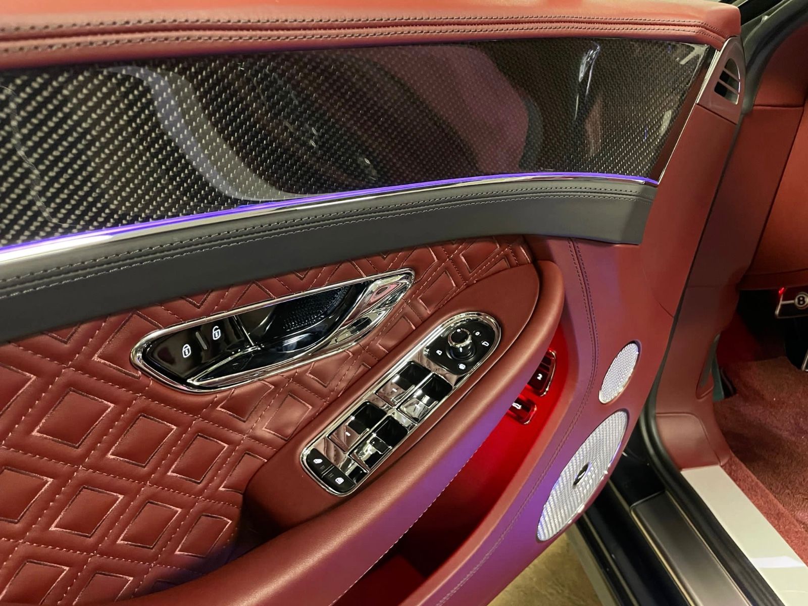 Fahrzeugabbildung Bentley CONTINENTAL GTC V8 S MULLINER CARBON FULLOPTION!