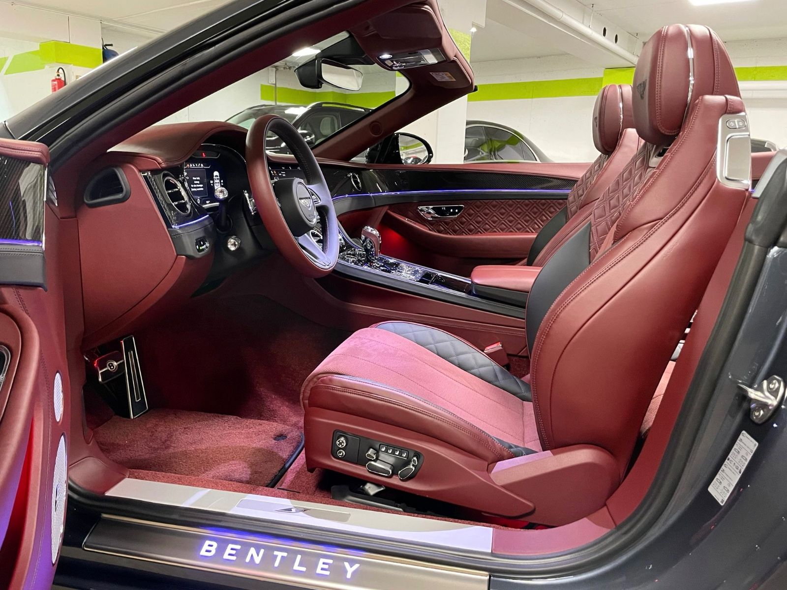 Fahrzeugabbildung Bentley CONTINENTAL GTC V8 S MULLINER CARBON FULLOPTION!