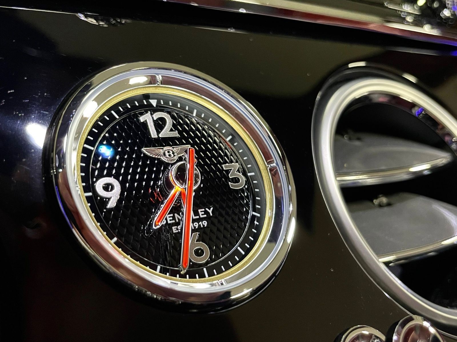 Fahrzeugabbildung Bentley CONTINENTAL GTC V8 S MULLINER CARBON FULLOPTION!