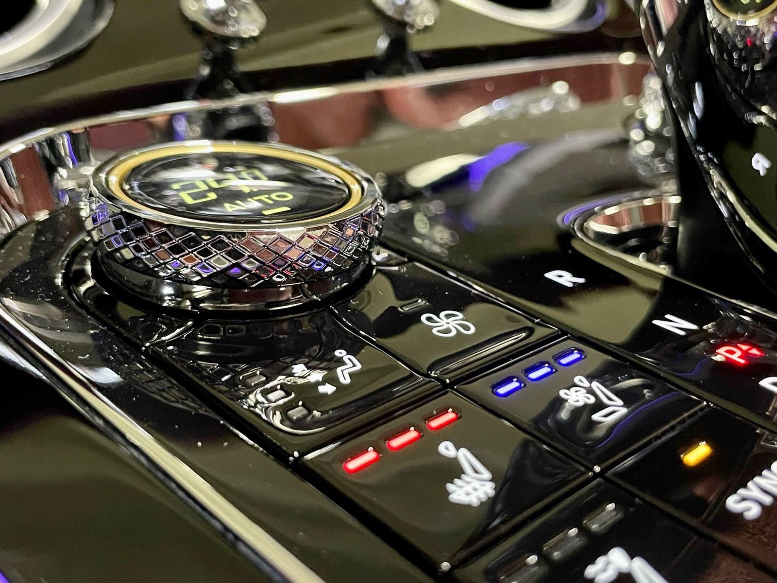 Fahrzeugabbildung Bentley CONTINENTAL GTC V8 S MULLINER CARBON FULLOPTION!