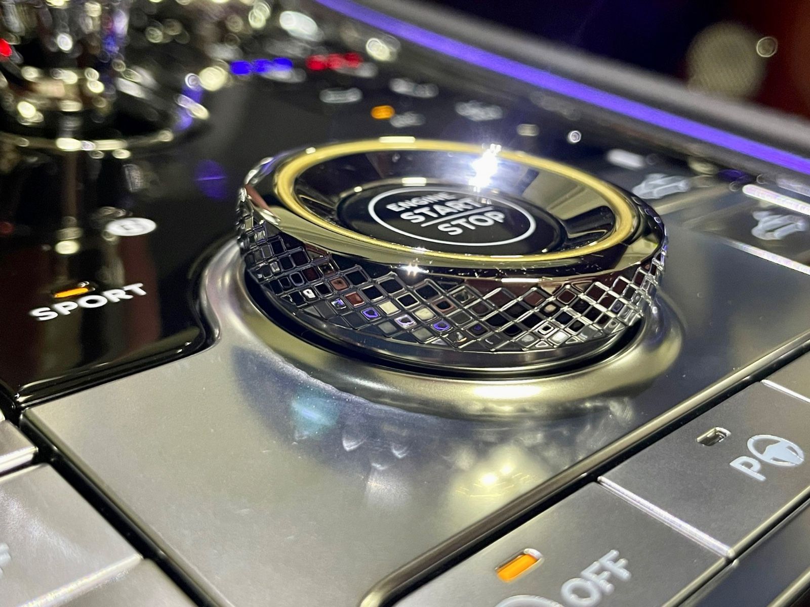 Fahrzeugabbildung Bentley CONTINENTAL GTC V8 S MULLINER CARBON FULLOPTION!