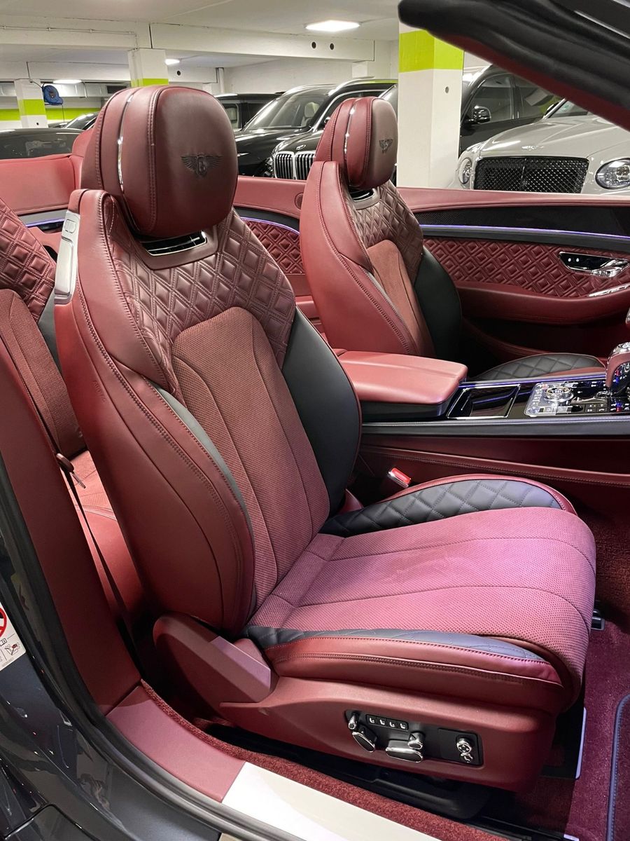 Fahrzeugabbildung Bentley CONTINENTAL GTC V8 S MULLINER CARBON FULLOPTION!