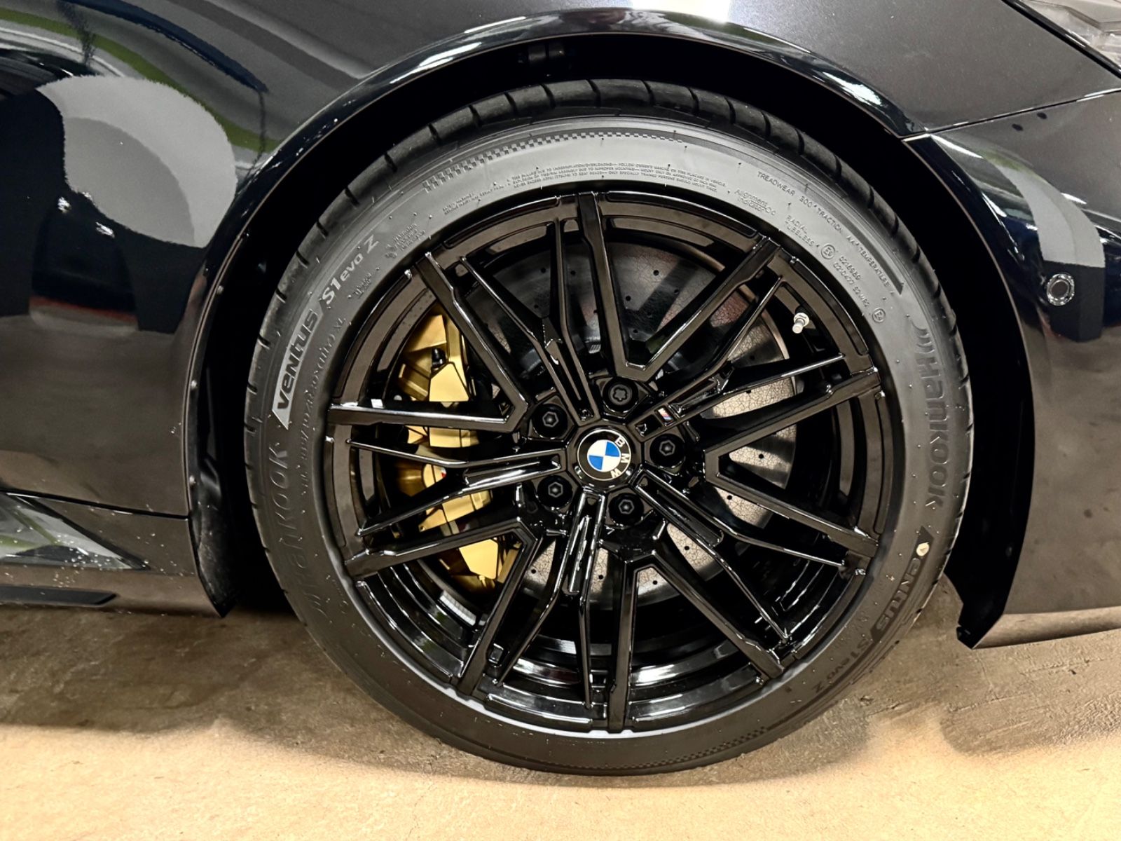 Fahrzeugabbildung BMW M5 ULTIMATE CERAMIC CARBON-INT&EXT B&W FULLOPT!