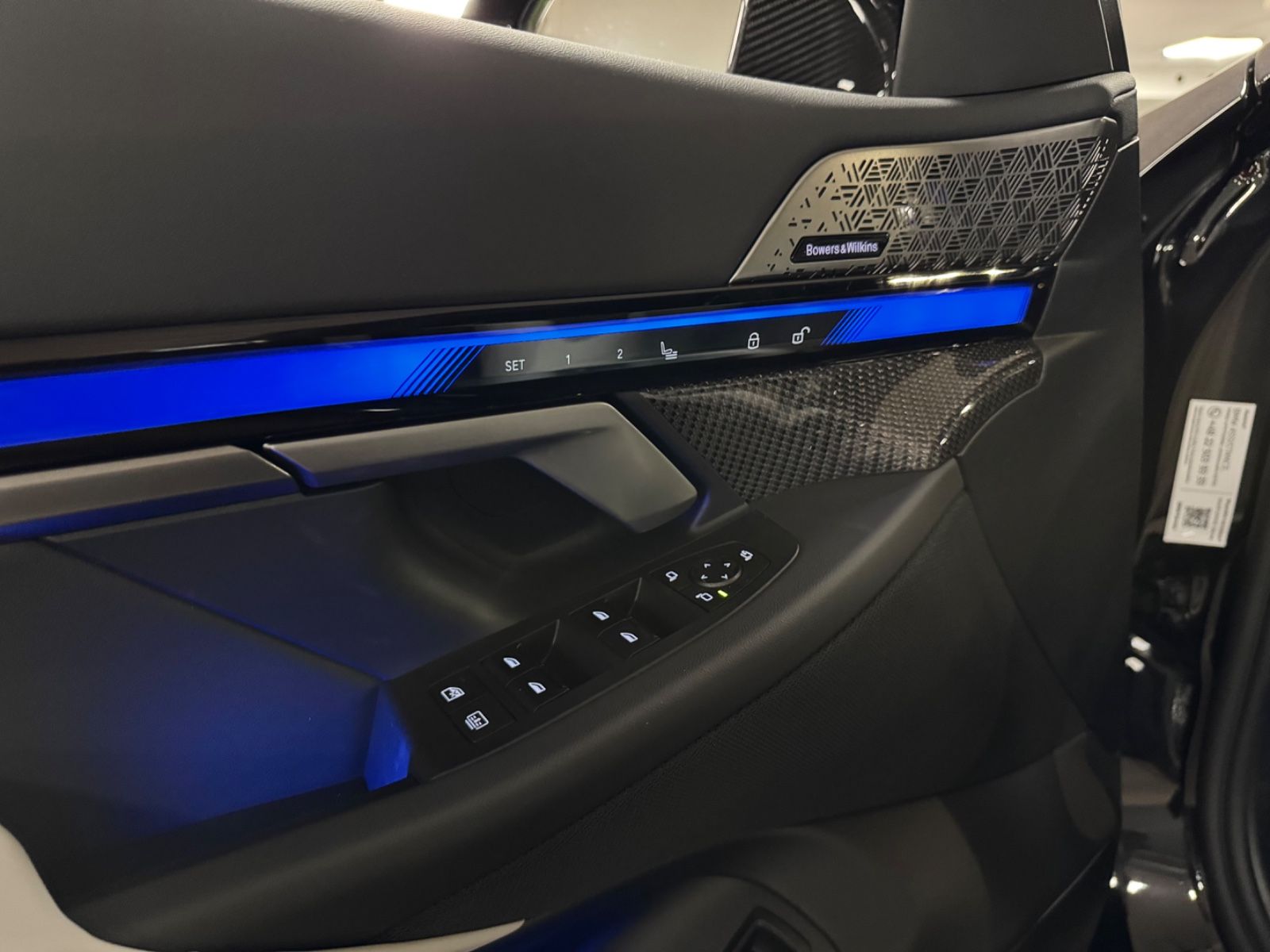 Fahrzeugabbildung BMW M5 ULTIMATE CERAMIC CARBON-INT&EXT B&W FULLOPT!