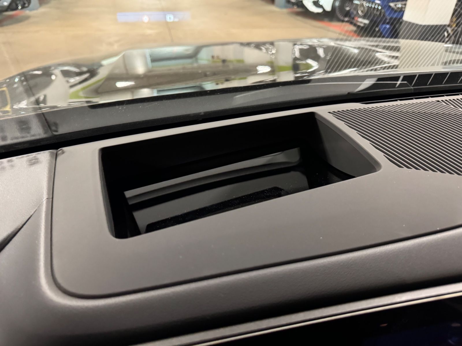 Fahrzeugabbildung BMW M5 ULTIMATE CERAMIC CARBON-INT&EXT B&W FULLOPT!