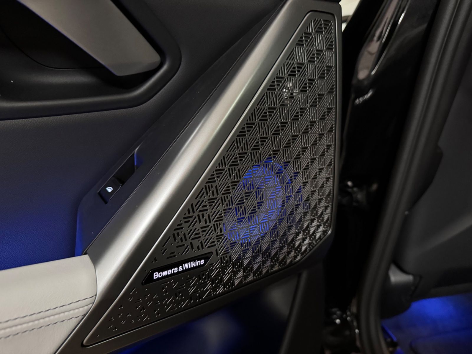 Fahrzeugabbildung BMW M5 ULTIMATE CERAMIC CARBON-INT&EXT B&W FULLOPT!