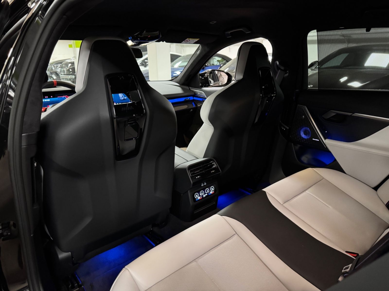 Fahrzeugabbildung BMW M5 ULTIMATE CERAMIC CARBON-INT&EXT B&W FULLOPT!