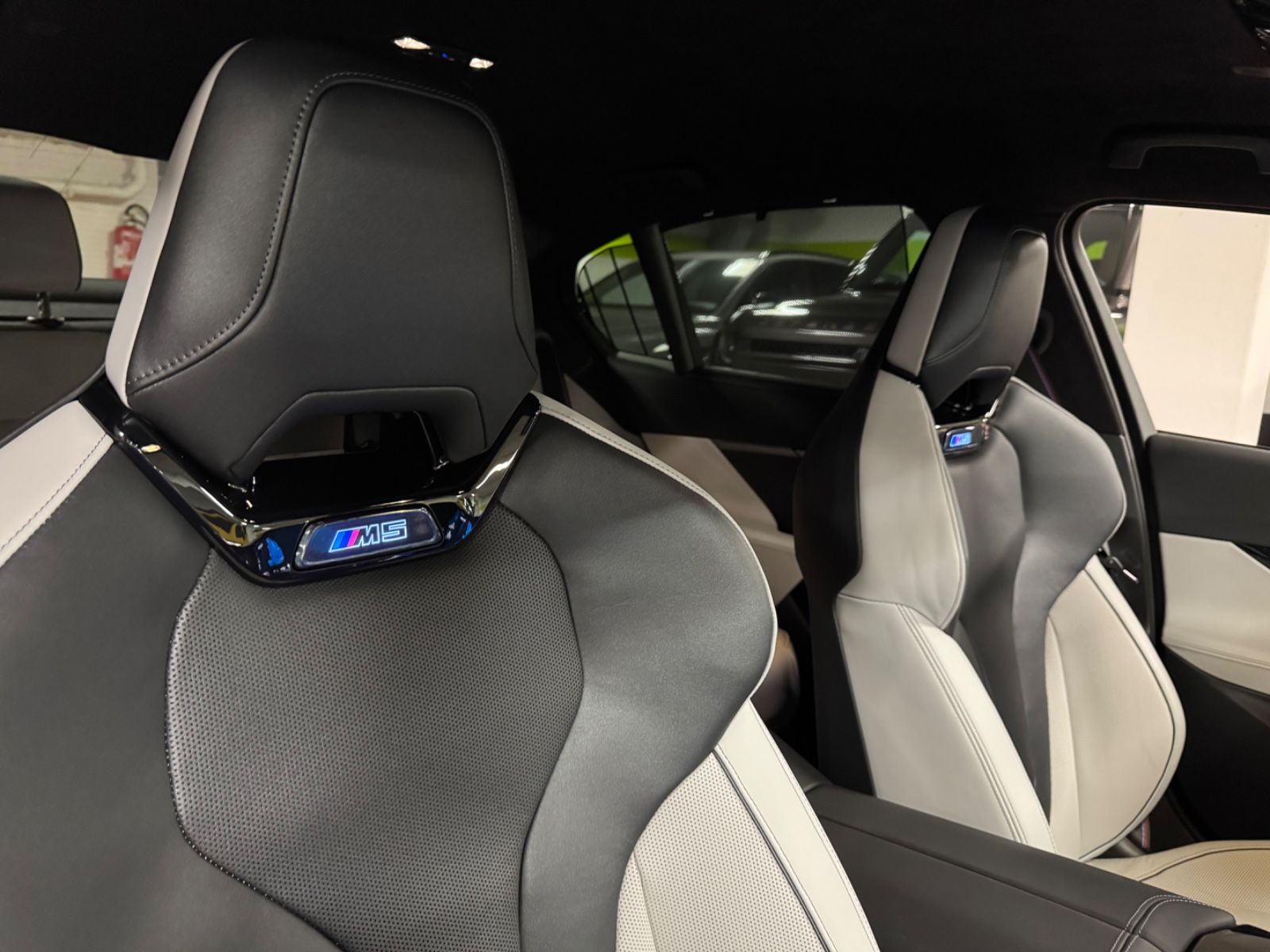 Fahrzeugabbildung BMW M5 ULTIMATE CERAMIC CARBON-INT&EXT B&W FULLOPT!