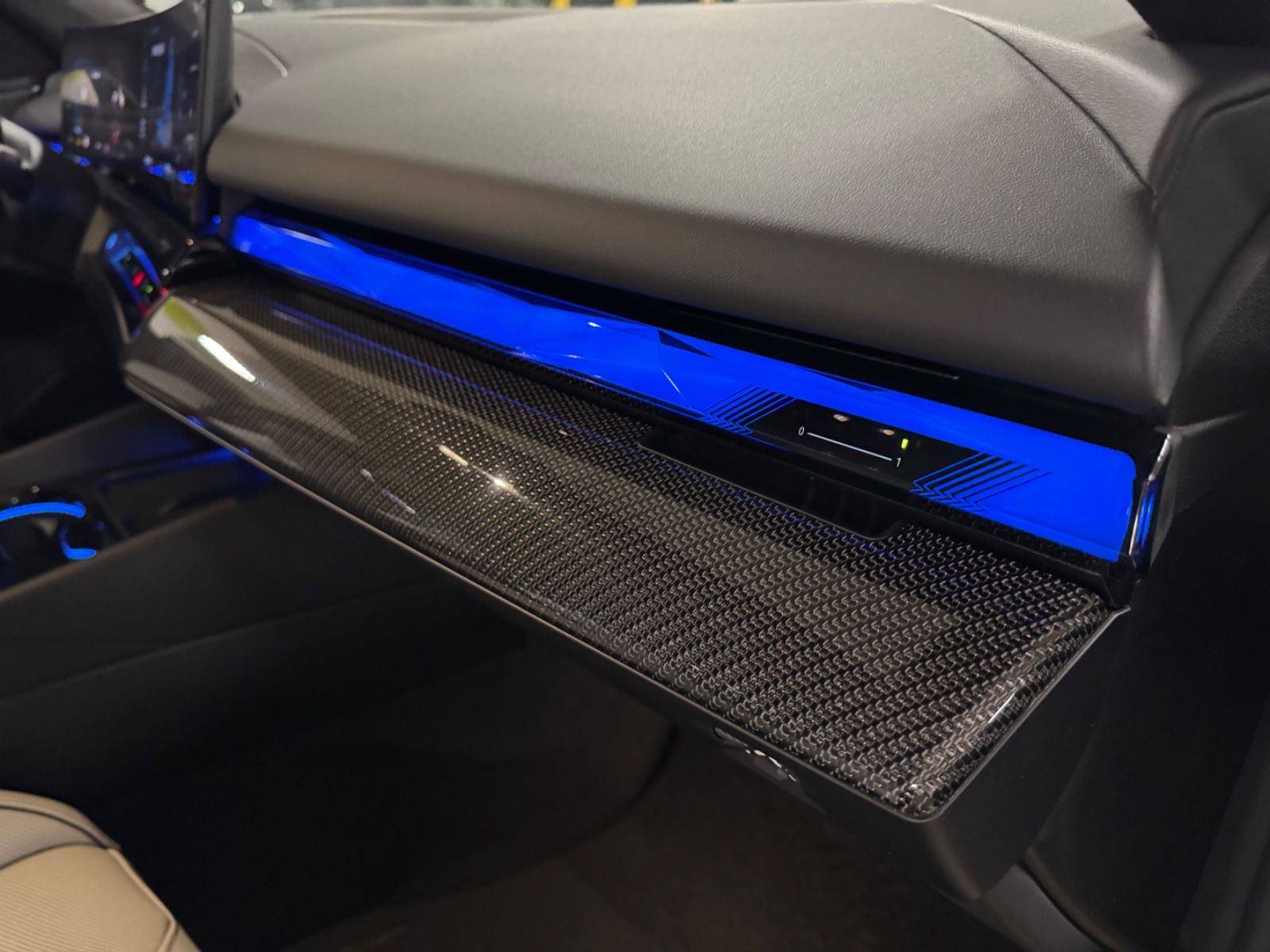 Fahrzeugabbildung BMW M5 ULTIMATE CERAMIC CARBON-INT&EXT B&W FULLOPT!