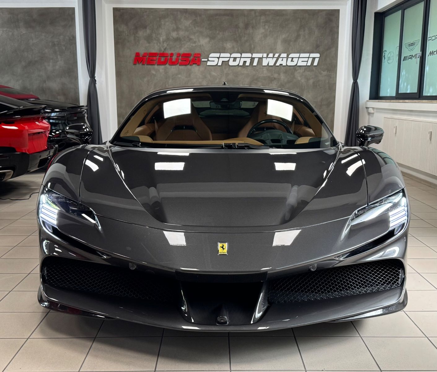 Fahrzeugabbildung Ferrari SF90 STRADALE CARBON EXT&INT JBL LIFT 1HAND FULL