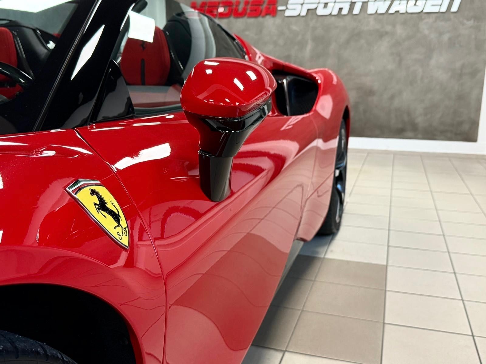 Fahrzeugabbildung Ferrari SF90 SPIDER CARBON INT&EXT RED INT JBL FULLOPT!