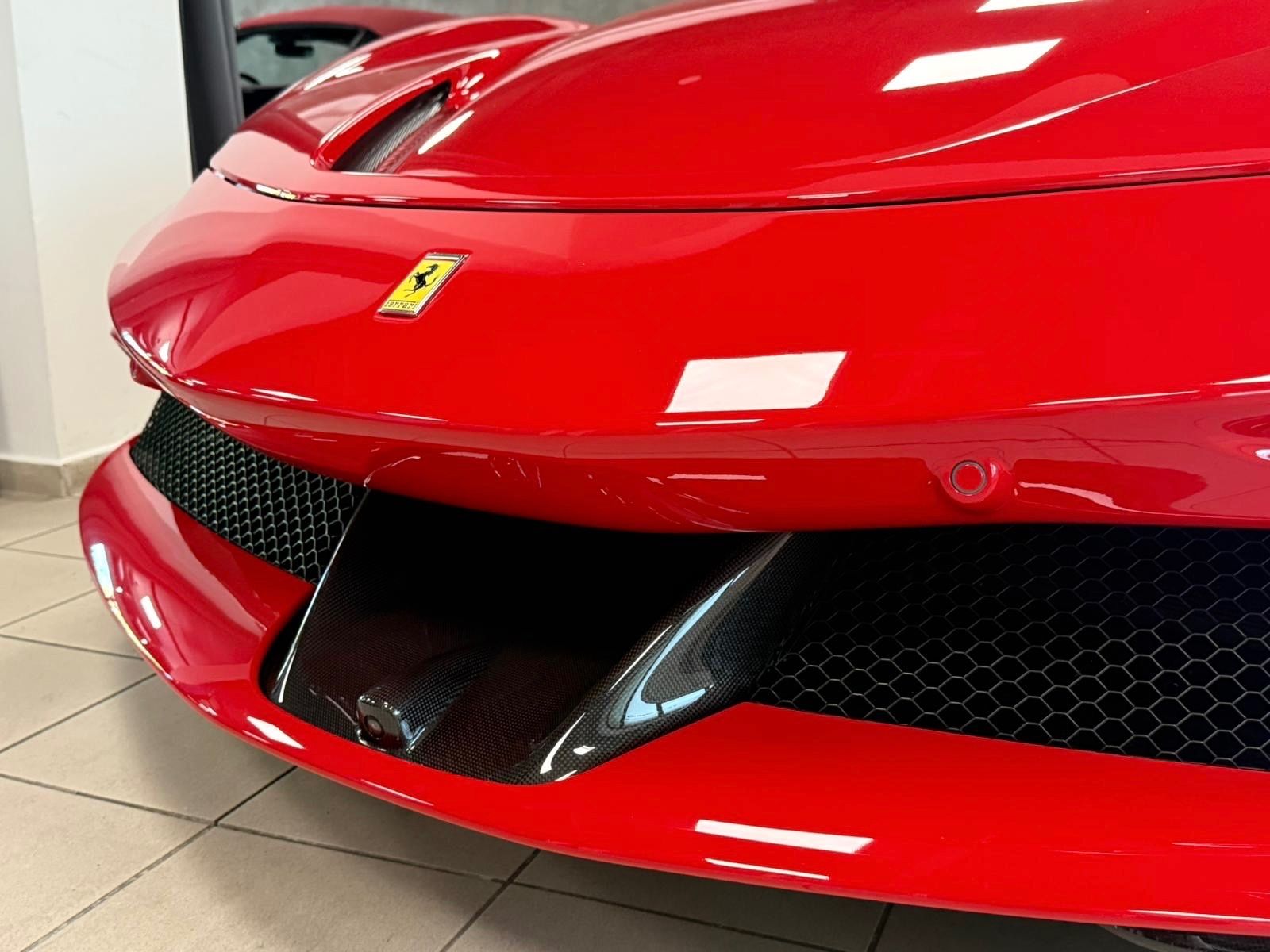 Fahrzeugabbildung Ferrari SF90 SPIDER CARBON INT&EXT RED INT JBL FULLOPT!