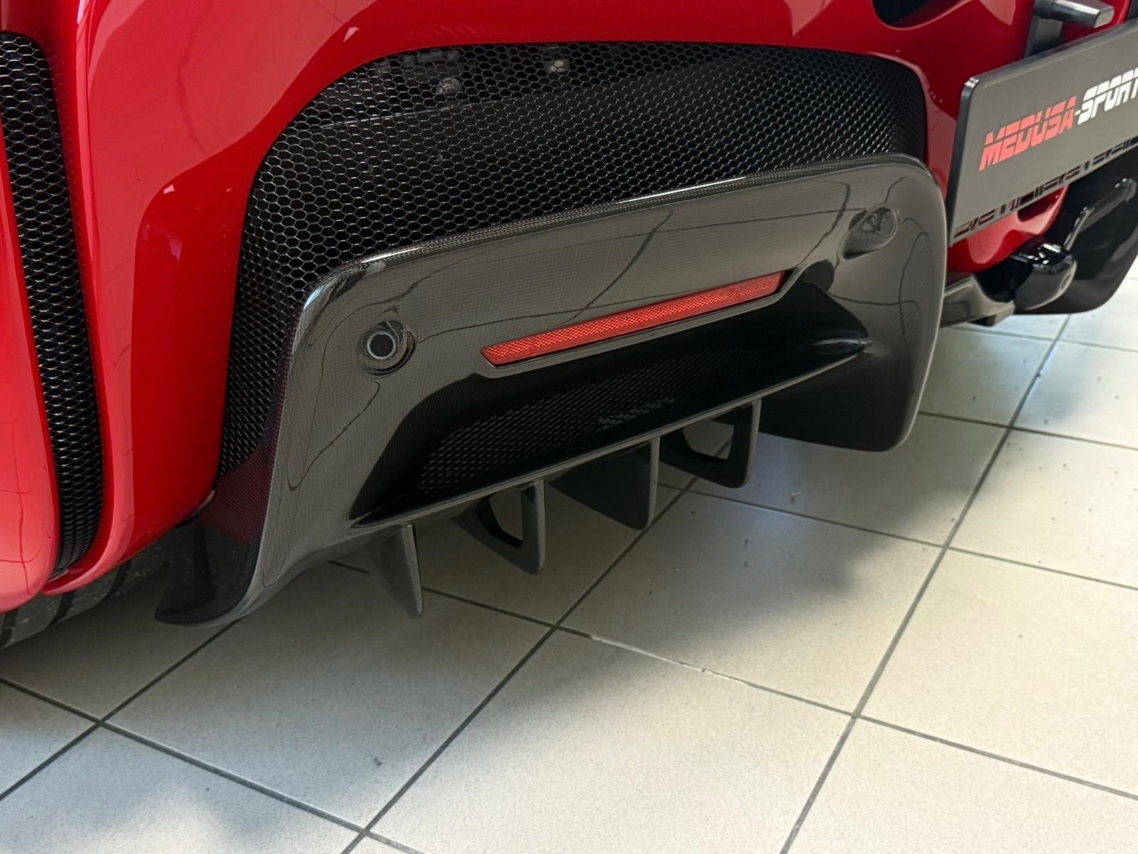 Fahrzeugabbildung Ferrari SF90 SPIDER CARBON INT&EXT RED INT JBL FULLOPT!