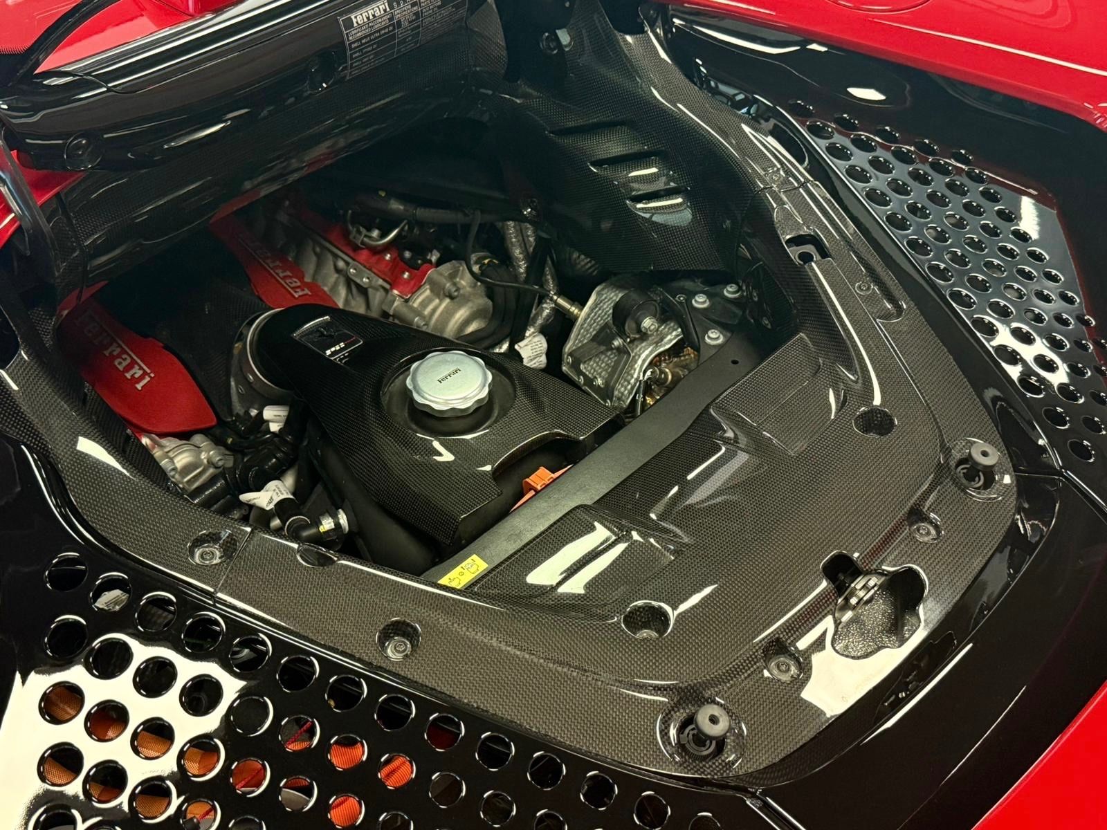 Fahrzeugabbildung Ferrari SF90 SPIDER CARBON INT&EXT RED INT JBL FULLOPT!