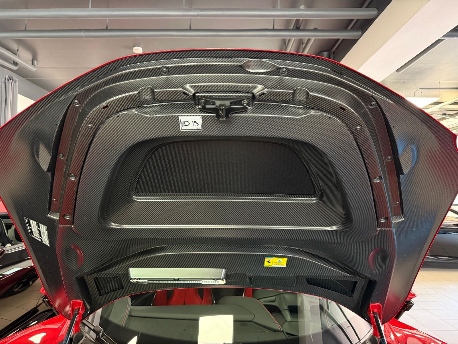 Fahrzeugabbildung Ferrari SF90 SPIDER CARBON INT&EXT RED INT JBL FULLOPT!