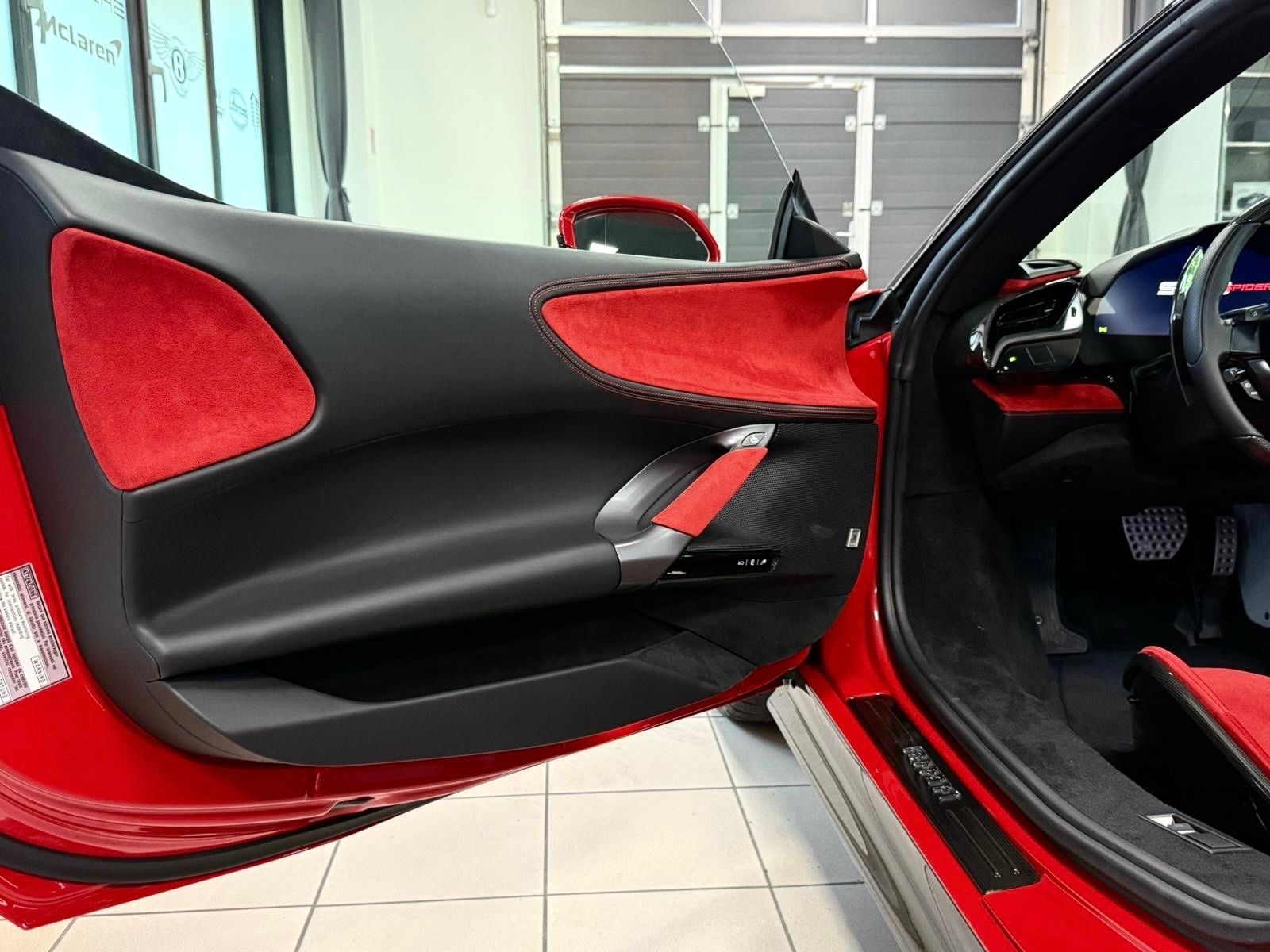 Fahrzeugabbildung Ferrari SF90 SPIDER CARBON INT&EXT RED INT JBL FULLOPT!