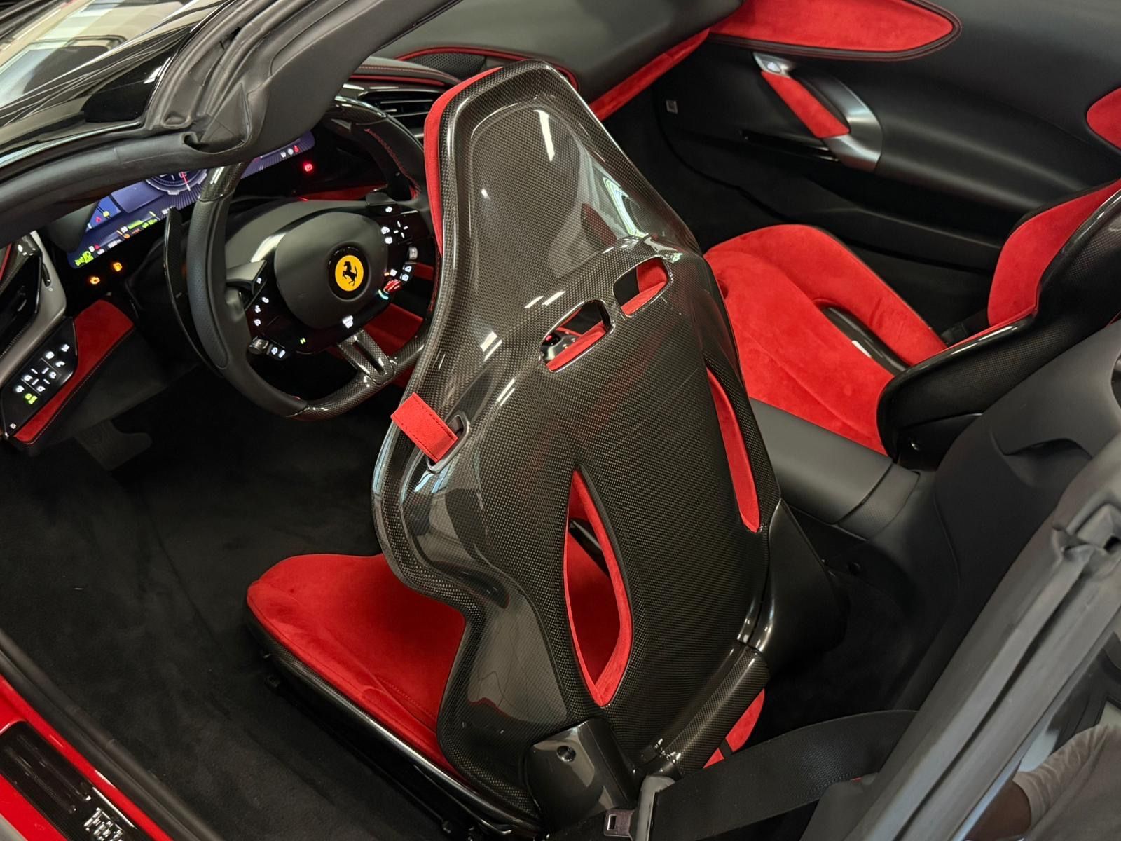 Fahrzeugabbildung Ferrari SF90 SPIDER CARBON INT&EXT RED INT JBL FULLOPT!