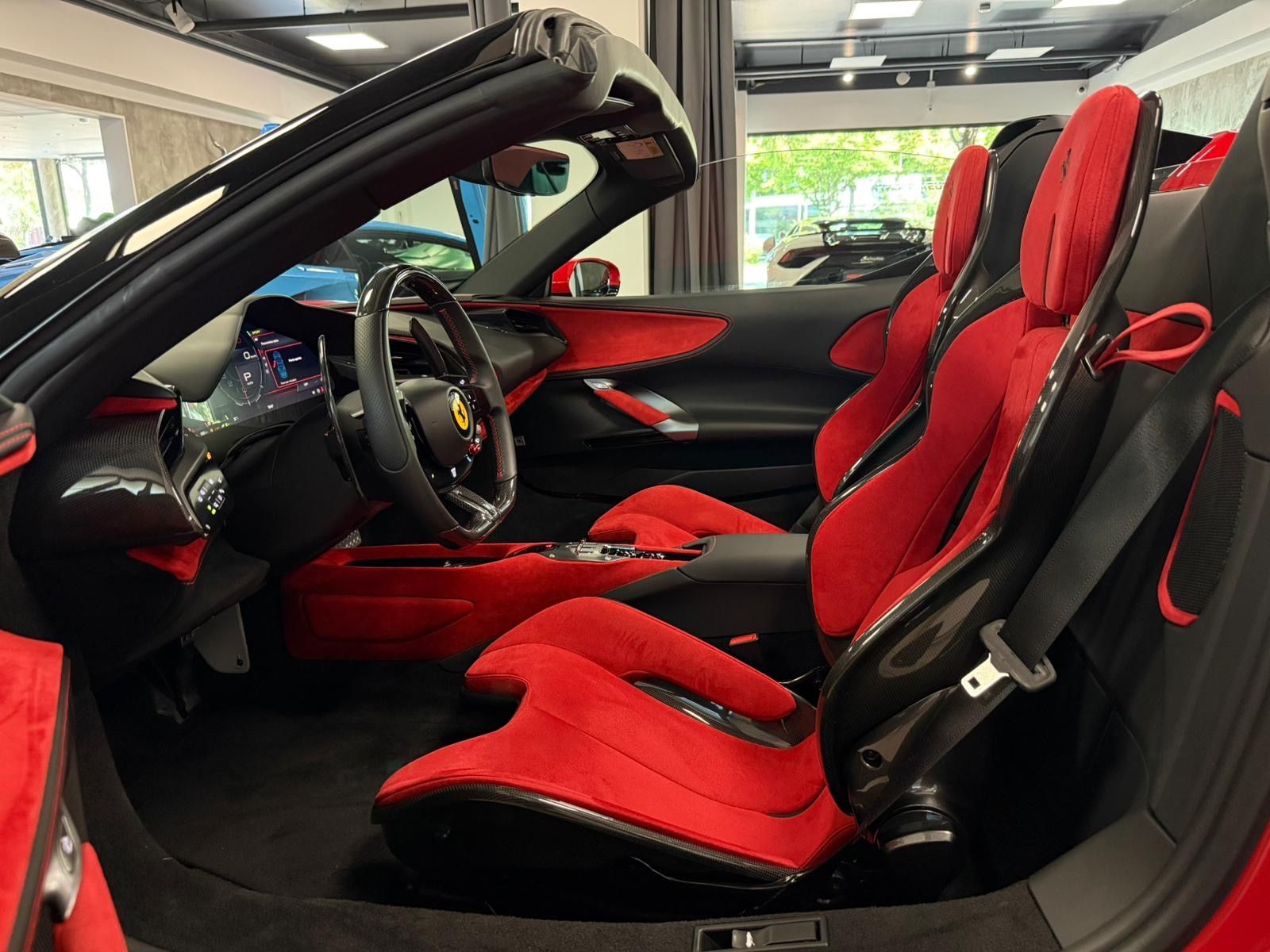 Fahrzeugabbildung Ferrari SF90 SPIDER CARBON INT&EXT RED INT JBL FULLOPT!