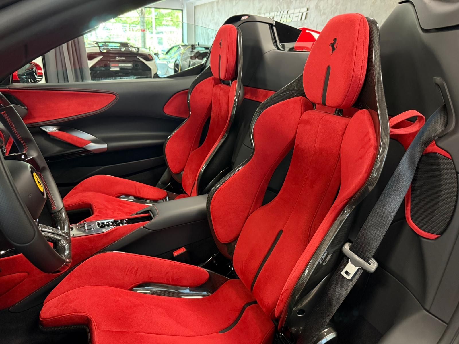 Fahrzeugabbildung Ferrari SF90 SPIDER CARBON INT&EXT RED INT JBL FULLOPT!