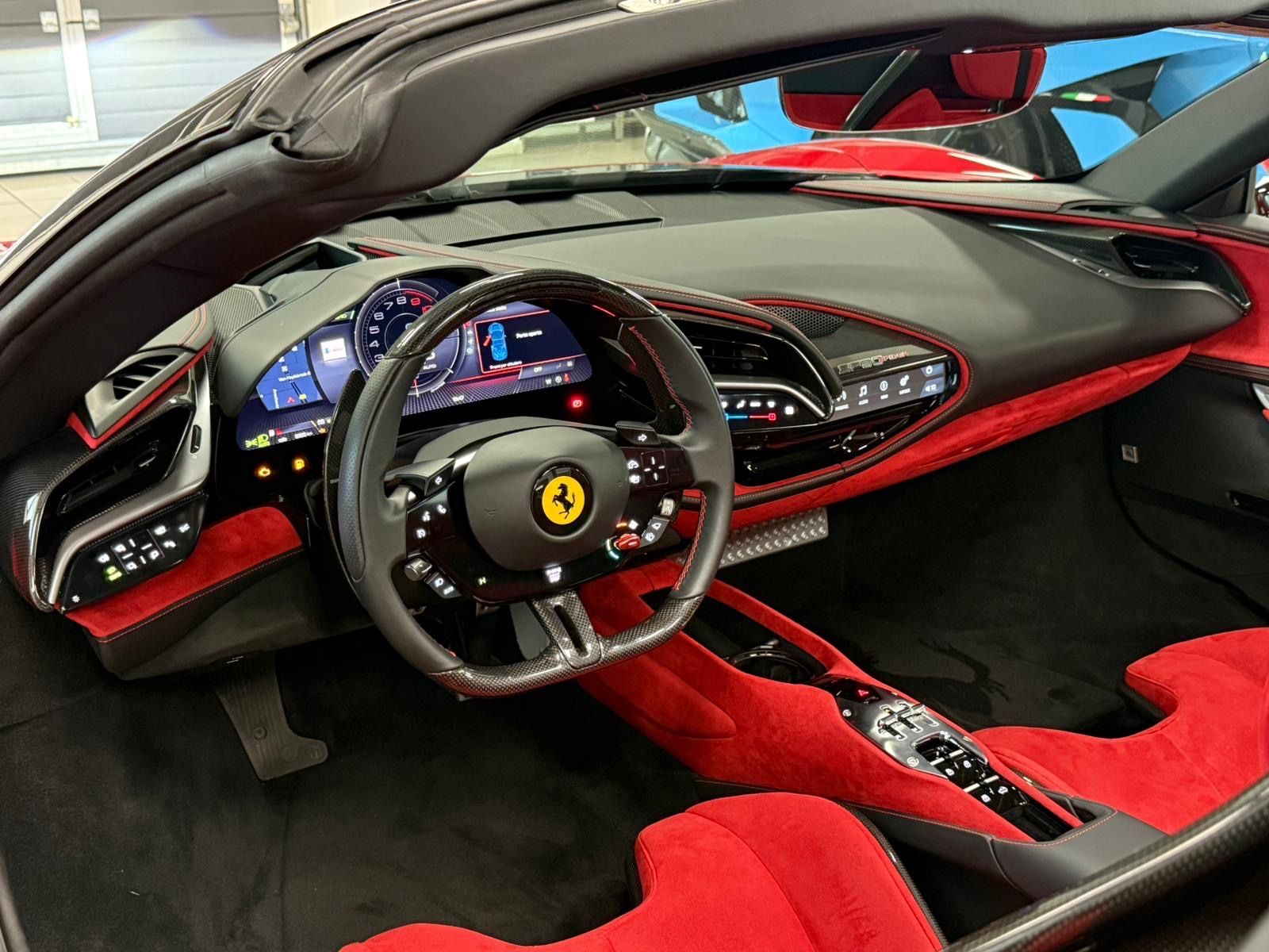 Fahrzeugabbildung Ferrari SF90 SPIDER CARBON INT&EXT RED INT JBL FULLOPT!