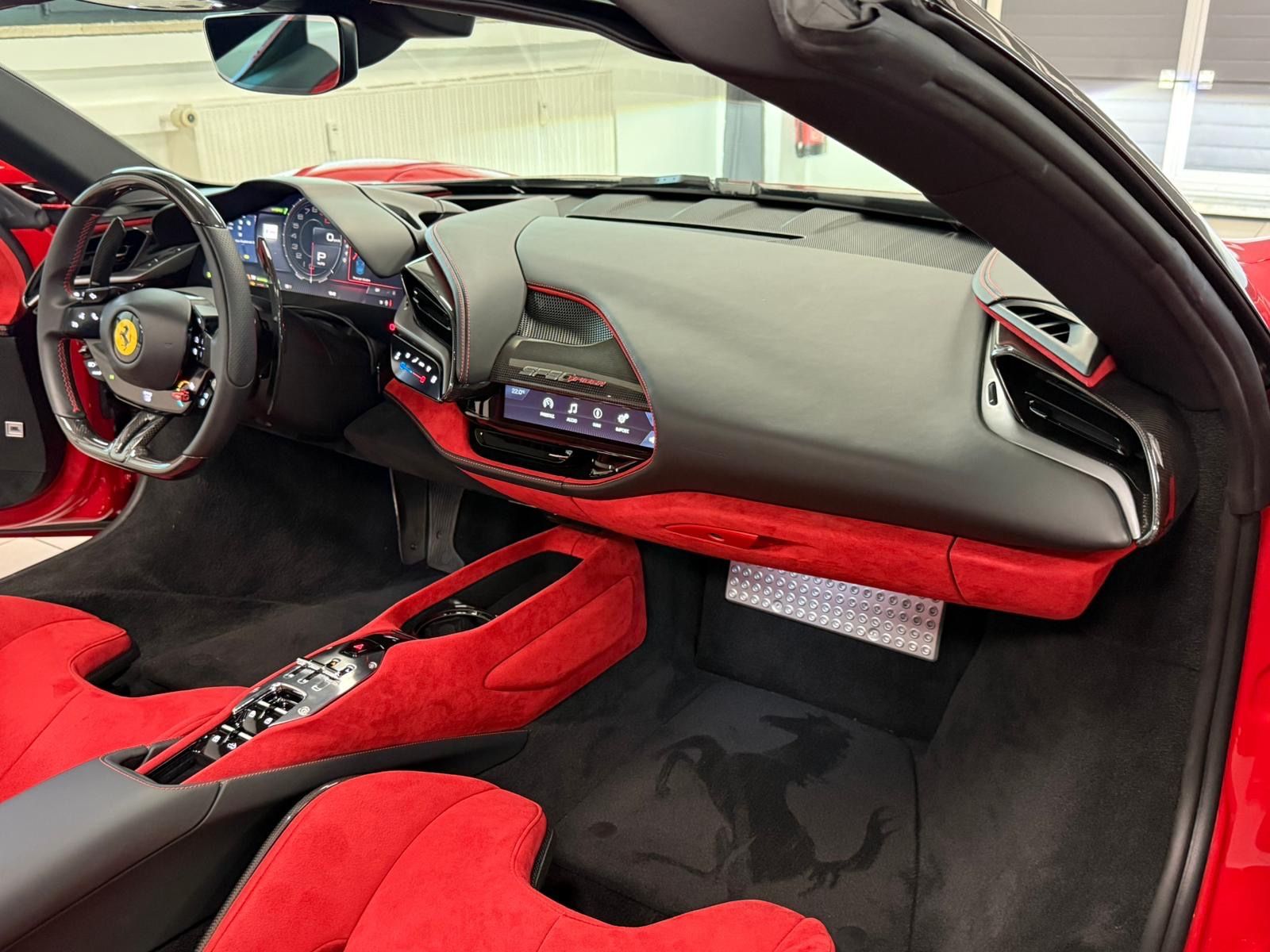 Fahrzeugabbildung Ferrari SF90 SPIDER CARBON INT&EXT RED INT JBL FULLOPT!