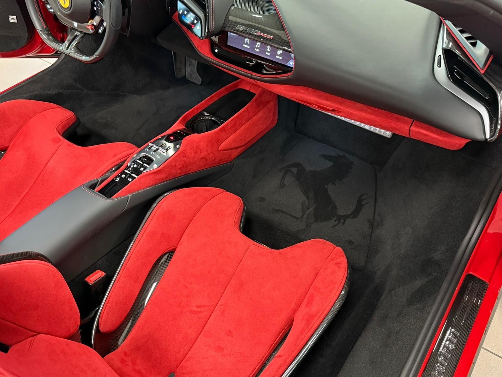 Fahrzeugabbildung Ferrari SF90 SPIDER CARBON INT&EXT RED INT JBL FULLOPT!