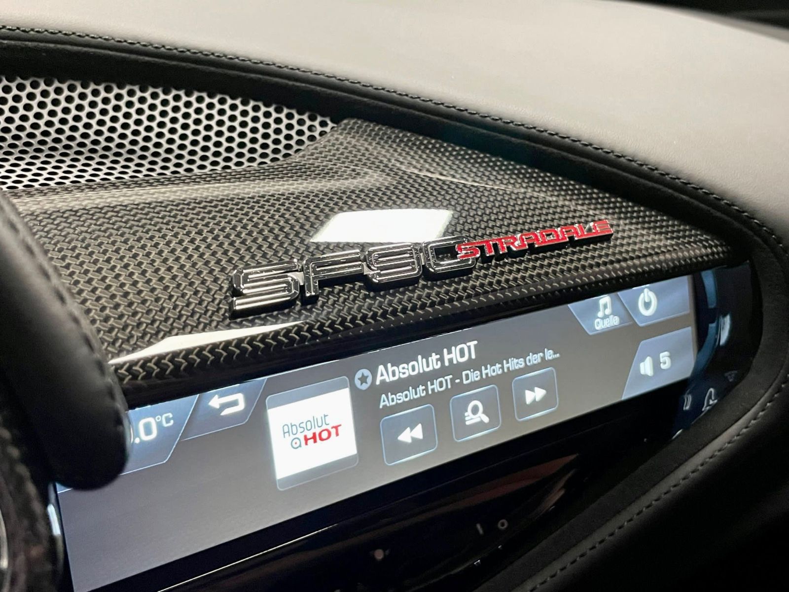 Fahrzeugabbildung Ferrari SF90 STRADALE NOVITEC RACINGSEAT CARBONPACK FULL