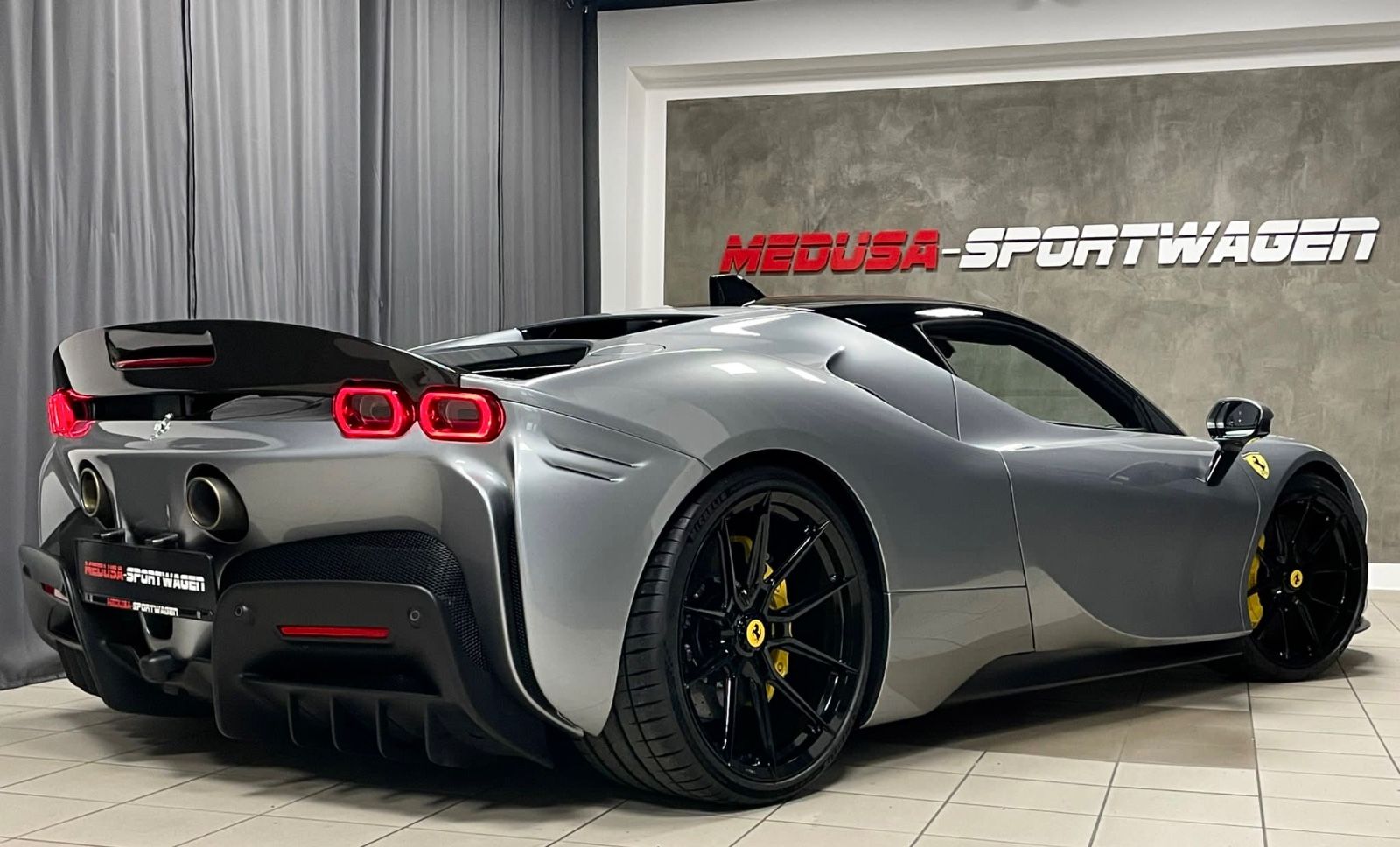 Fahrzeugabbildung Ferrari SF90 STRADALE NOVITEC RACINGSEAT CARBONPACK FULL