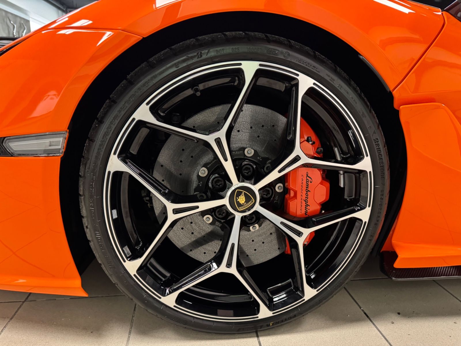 Fahrzeugabbildung Lamborghini REVUELTO PERSONUM ORANGE CARBON EXT&INT 25 FULL!