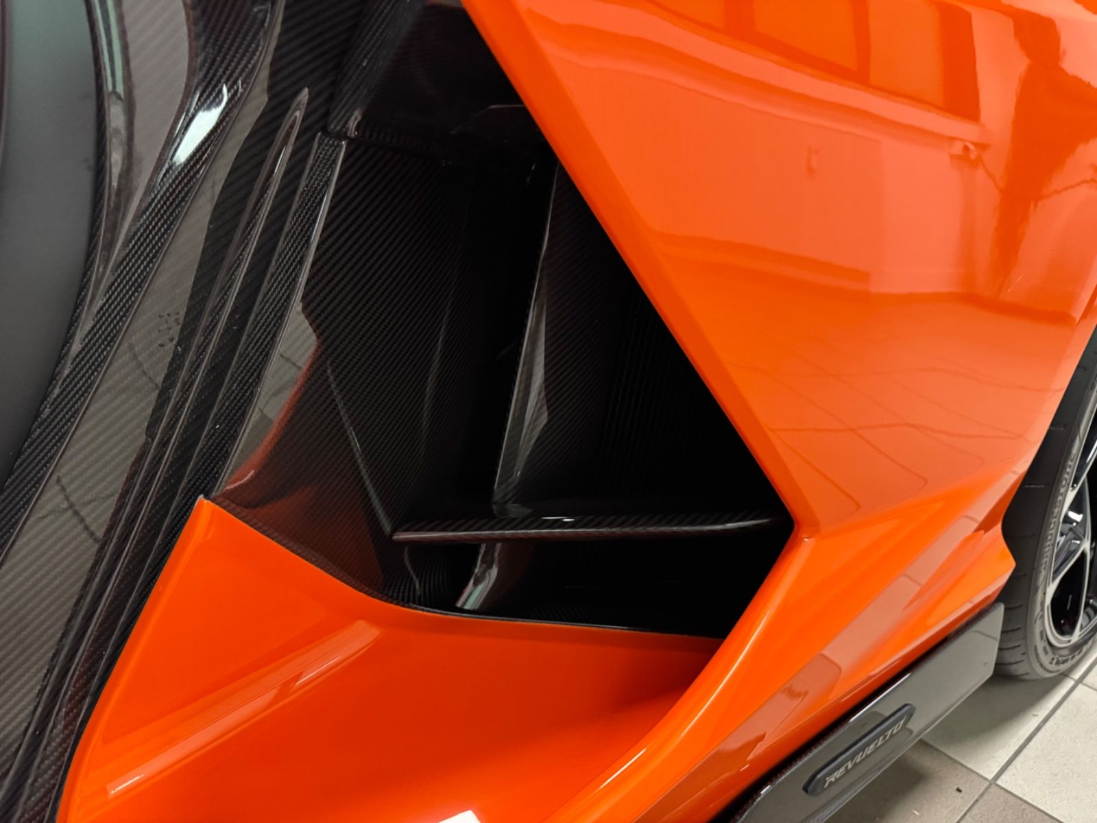 Fahrzeugabbildung Lamborghini REVUELTO PERSONUM ORANGE CARBON EXT&INT 25 FULL!
