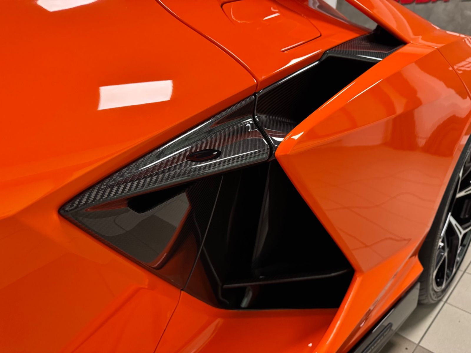 Fahrzeugabbildung Lamborghini REVUELTO PERSONUM ORANGE CARBON EXT&INT 25 FULL!