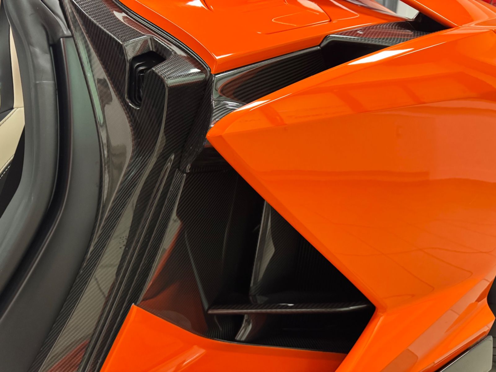 Fahrzeugabbildung Lamborghini REVUELTO PERSONUM ORANGE CARBON EXT&INT 25 FULL!