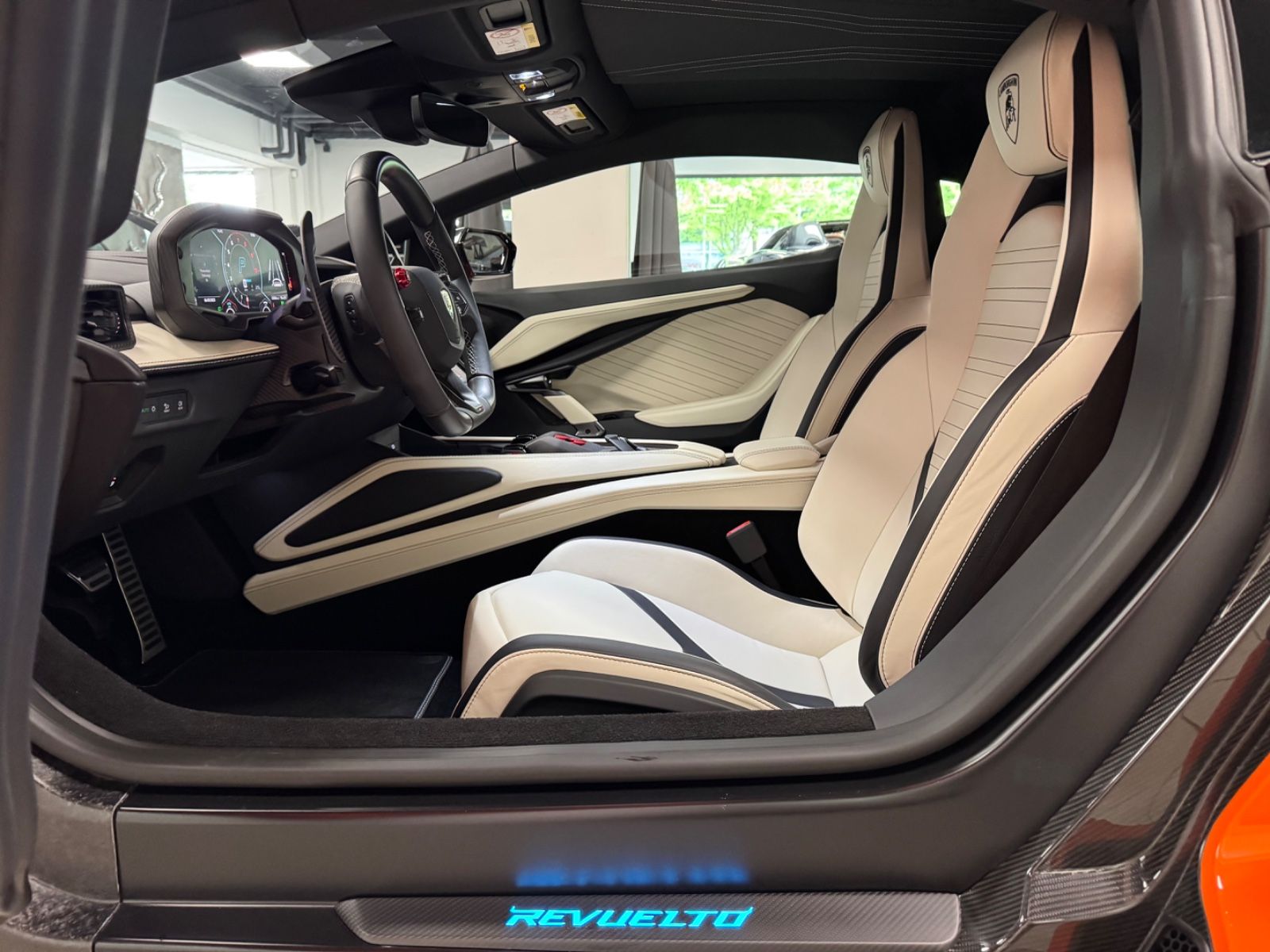 Fahrzeugabbildung Lamborghini REVUELTO PERSONUM ORANGE CARBON EXT&INT 25 FULL!