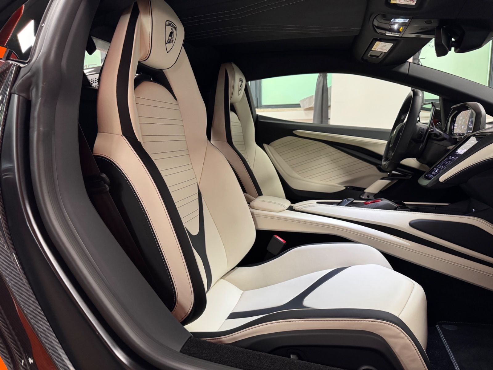 Fahrzeugabbildung Lamborghini REVUELTO PERSONUM ORANGE CARBON EXT&INT 25 FULL!