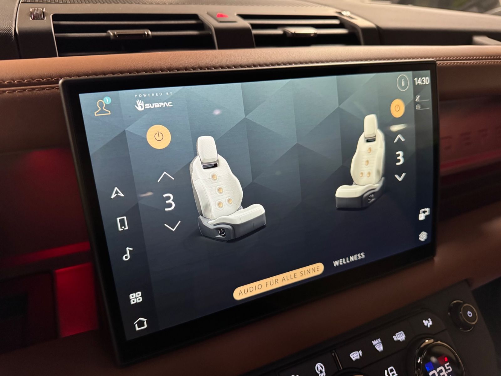 Fahrzeugabbildung Land Rover DEFENDER 4.4 P635 110 OCTA GREY&BRAUN PR025 FULL