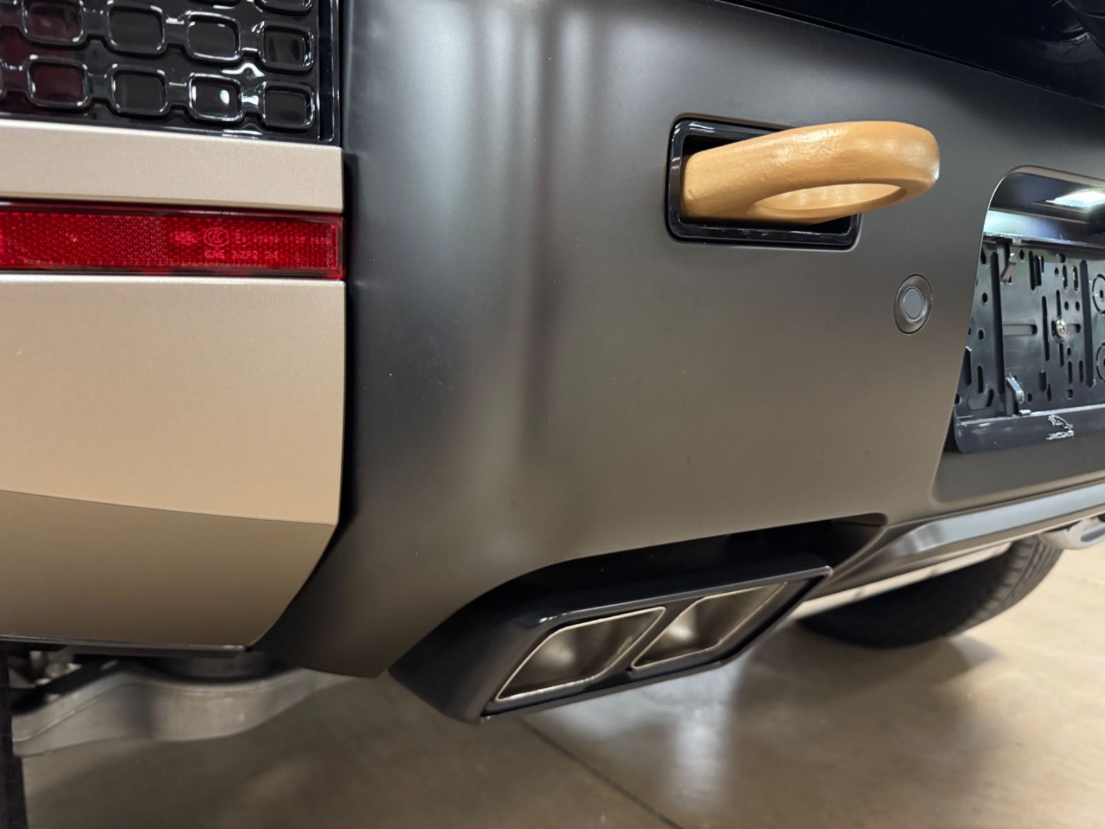 Fahrzeugabbildung Land Rover DEFENDER 4.4 P635 110 OCTA GOLDMATT NEW P25 FULL