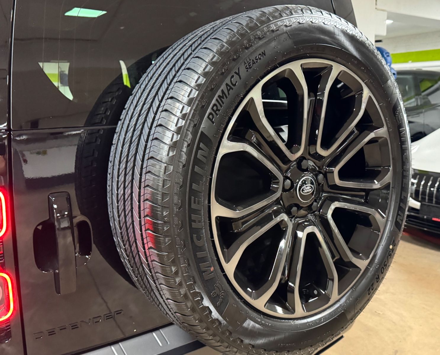 Fahrzeugabbildung Land Rover DEFENDER 4.4 P635 110 OCTA GOLDMATT NEW P25 FULL