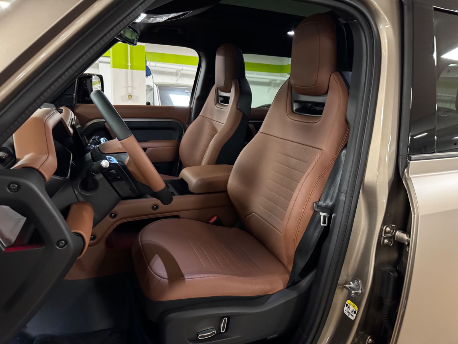 Fahrzeugabbildung Land Rover DEFENDER 4.4 P635 110 OCTA GOLDMATT NEW P25 FULL