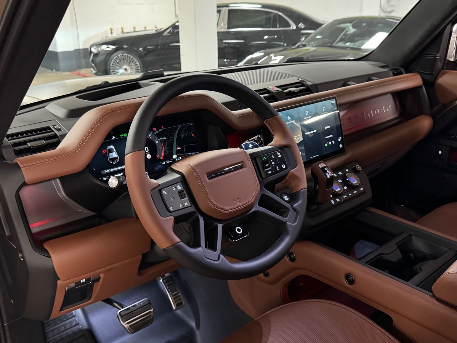 Fahrzeugabbildung Land Rover DEFENDER 4.4 P635 110 OCTA GOLDMATT NEW P25 FULL