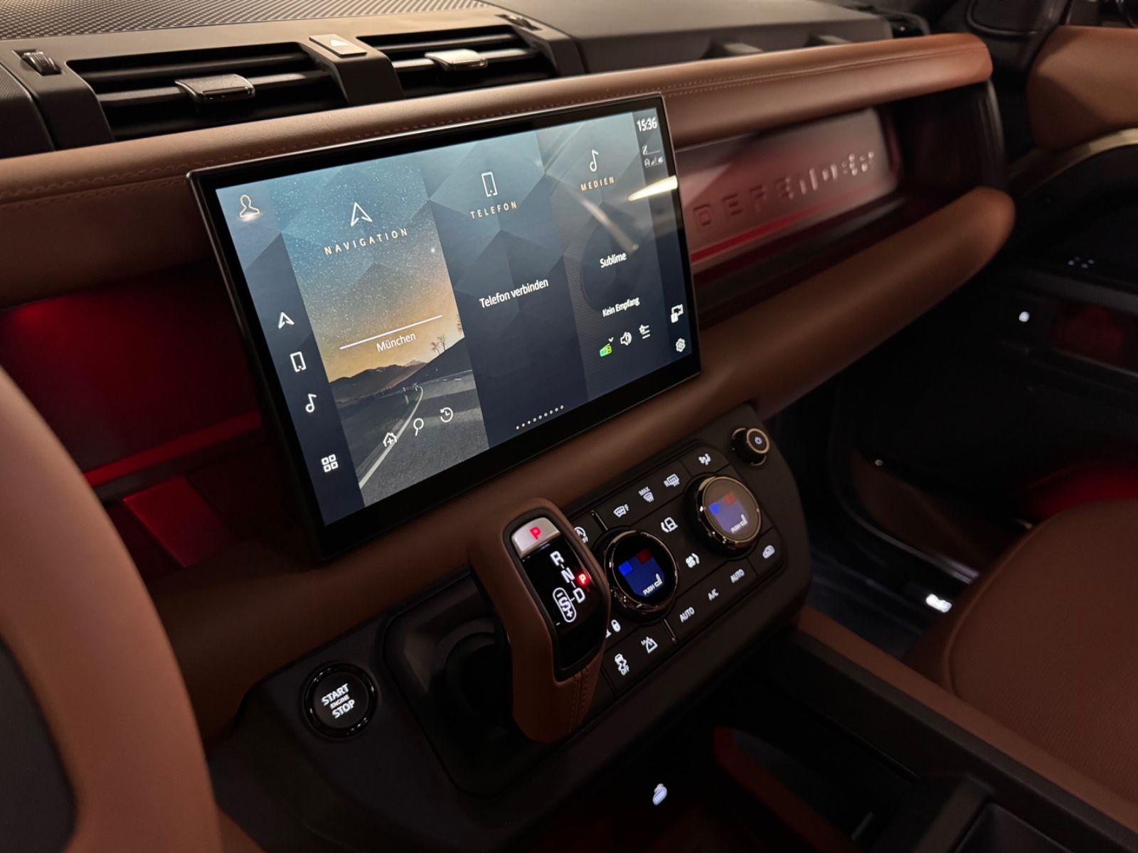 Fahrzeugabbildung Land Rover DEFENDER 4.4 P635 110 OCTA GOLDMATT NEW P25 FULL