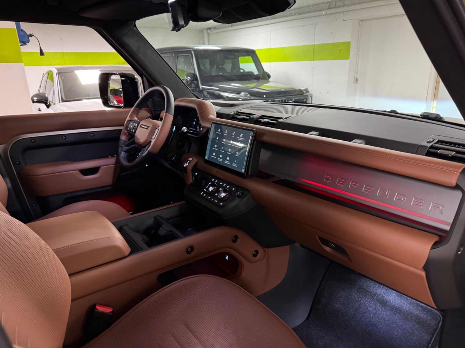 Fahrzeugabbildung Land Rover DEFENDER 4.4 P635 110 OCTA GOLDMATT NEW P25 FULL